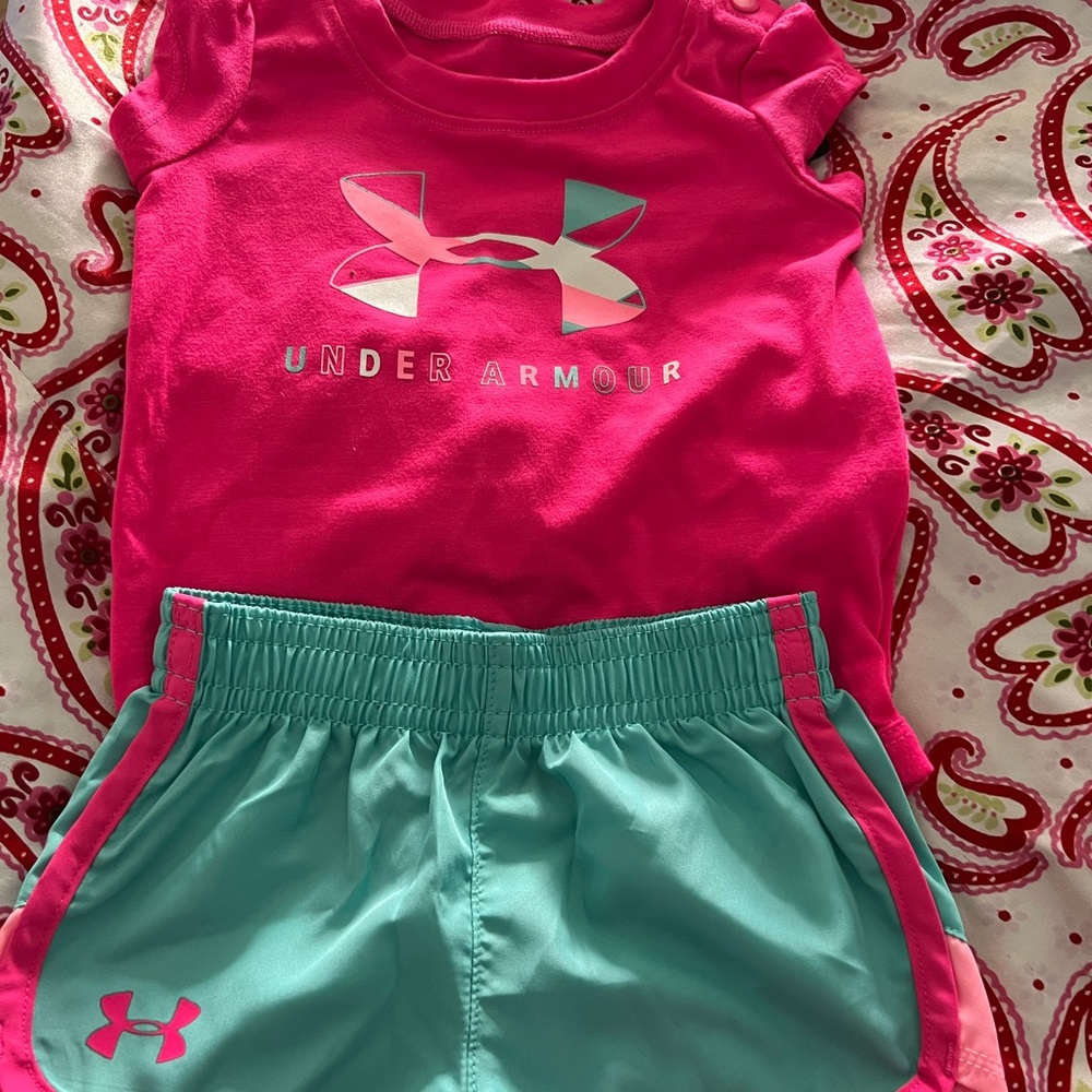Selling babies clothes that are 0-3 months,it's a two piece under armour set